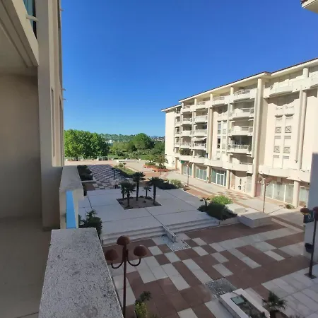 Apartment 2 Pieces Avec Terrasse, Piscine, Parking A 5 Min De La - 4 Couchages - Fr-1-252-158 *